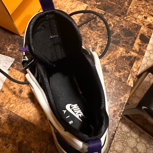 Nike Airforce 270 Carnivore’s - Picture 4 of 4